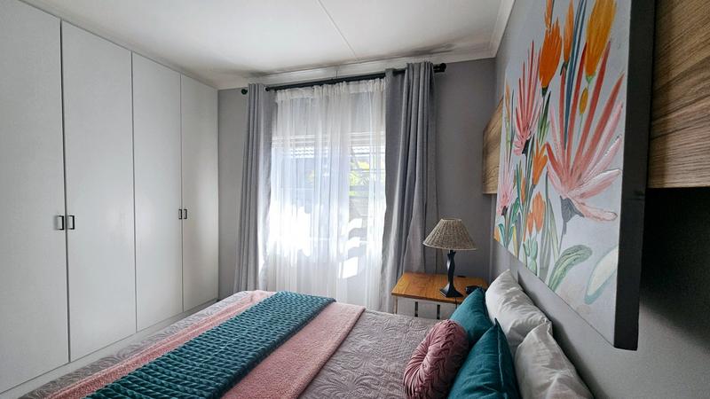 6 Bedroom Property for Sale in Fraaiuitsig Western Cape